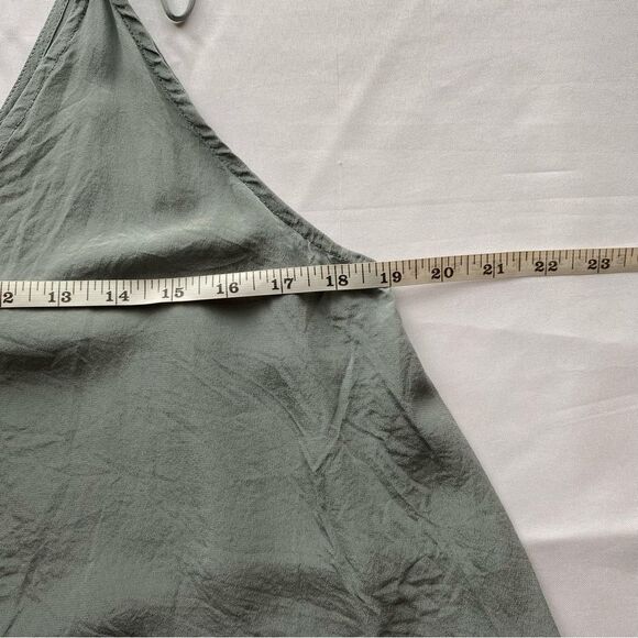 Free People Intimatley Gray Silk V-Neck Sleeveless Blouse Size Large - Picture 11 of 12